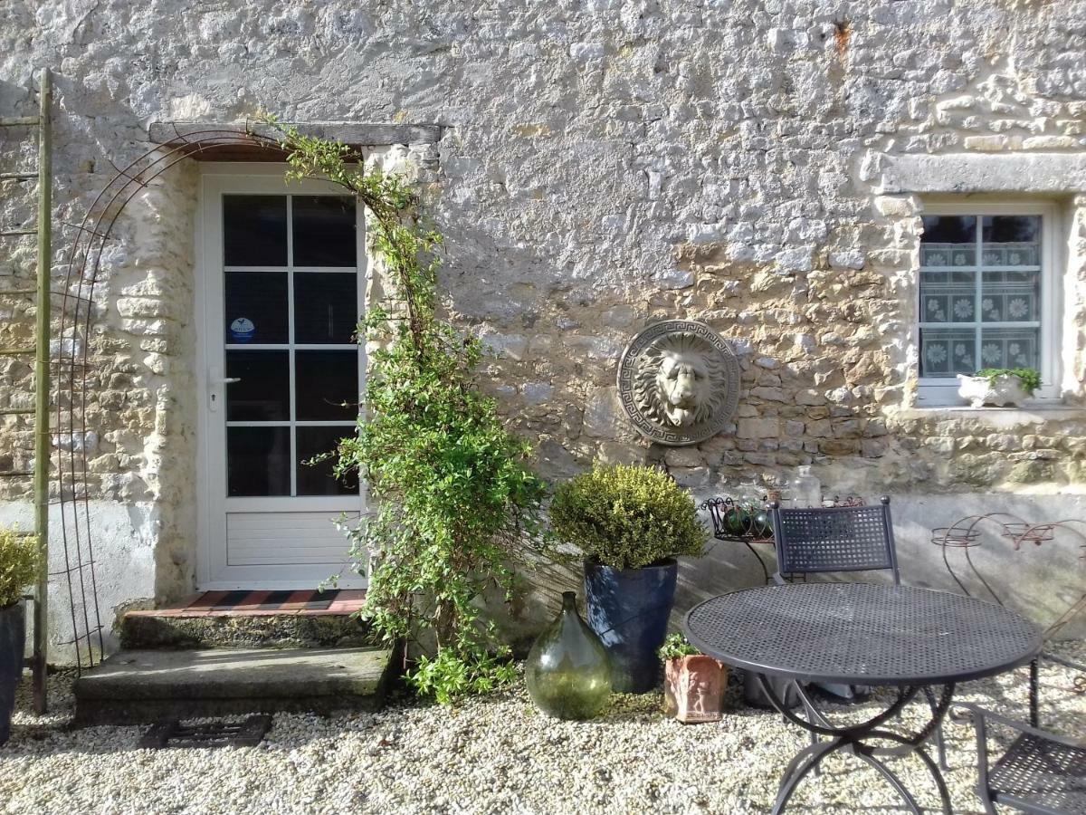 Gite Du Jardin Des Sources Villa Vaux-sur-Seulles Bagian luar foto